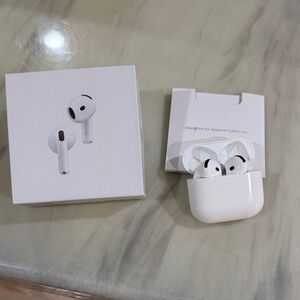 Apple White AirPod 4 with Noise Cancellation with Charging Case